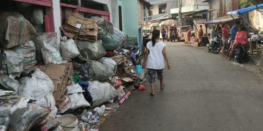 Warga Pulogadung Lapor via JAKI: Permukiman Penuh Lapak Barang Bekas dan Sampah