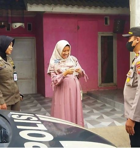 ibu hamil di karawang ngidam naik mobil polisi
