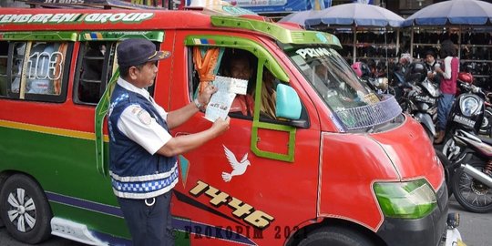 Harga BBM Naik, 17.000 Pengemudi Angkutan Umum di Medan Diberi Subsidi Rp600 Ribu