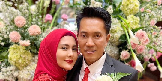 Jadi Istri Perwira TNI, Begini Potret Romantis Juliana Moechtar dan Sang Suami