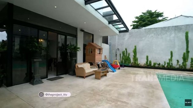 dikabarkan bangkrut usai tertipu rp10 miliar ini potret rumah jessica iskandar yang akan dijual