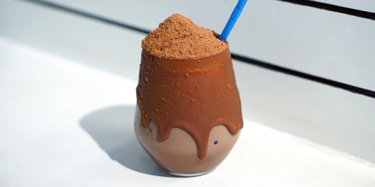 Penggemar Minuman Cokelat Wajib Merapat, Kreasi Es Lezat ini Sungguh Memikat