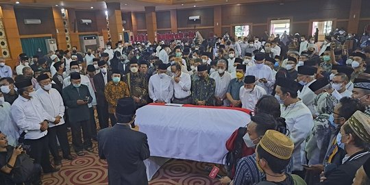 Moeldoko Beri Penghormatan Terakhir usai Jenazah Prof Azyumardi Azra Disalatkan