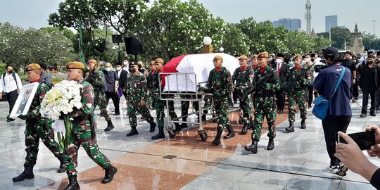 Jenazah Prof Azyumardi Azra Tiba di TMP Kalibata, Dimakamkan Secara Militer