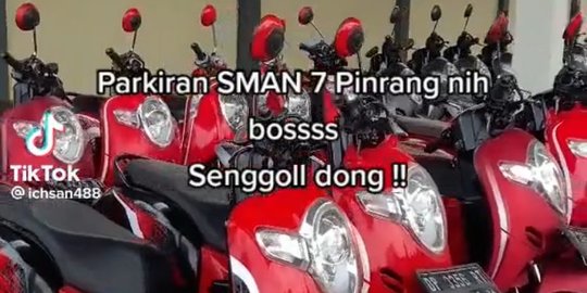 Bak Dealer, Begini Potret Parkiran Sekolah yang Dipisah dari Jenis dan Warna Motor