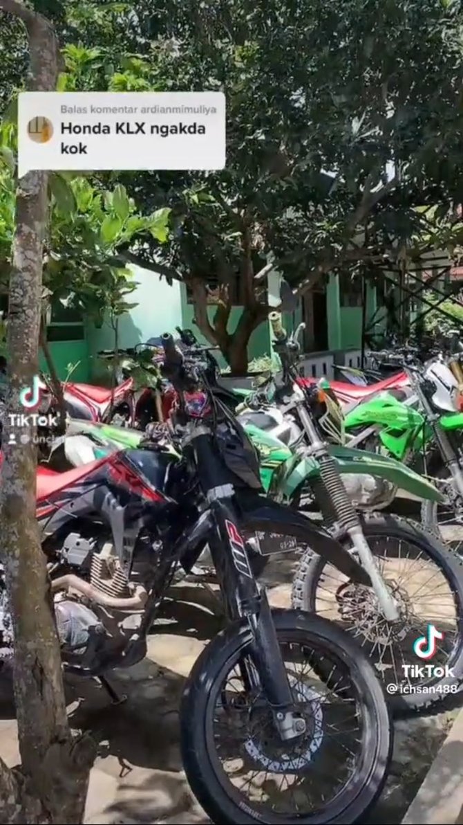 parkiran sekolah bak dealer motor