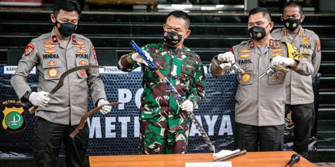 3 Kesamaan Kasus KM 50 Dan Duren Tiga Seret Nama Ferdy Sambo | Merdeka.com