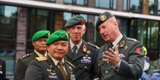 Potret Gagah Kasad Dudung Bersama Kepala Staf Angkatan Darat Belanda Martin Wijnen