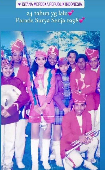 potret lawas ibu kombes cantik ikut parade