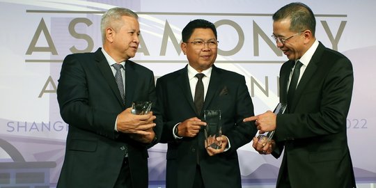 Tumbuh Signifikan, Bank Mandiri Sabet Tiga Penghargaan Di Asiamoney ...