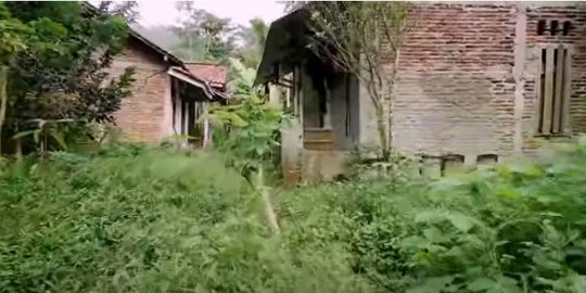 Puluhan Rumah di Cilacap Ini Dibiarkan Terbengkalai, Potretnya Bikin Merinding