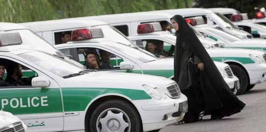 Mengenal Polisi Moral Penegak Syariat Islam di Iran, Apa Saja Tugasnya?
