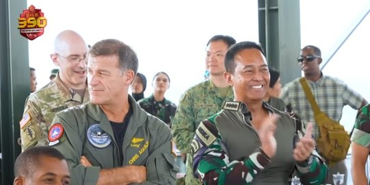 Tepuk Tangan Bangga Panglima TNI saat Saksikan Latihan Tembak TNI dan US Army
