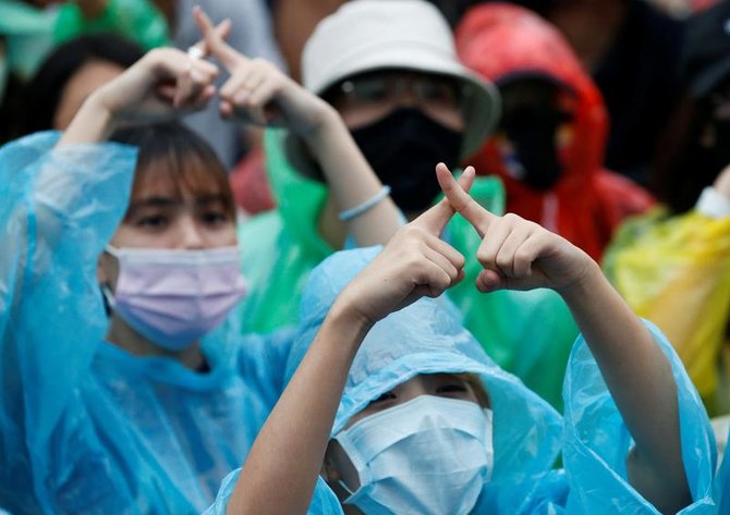 bahasa isyarat tangan demonstran thailand