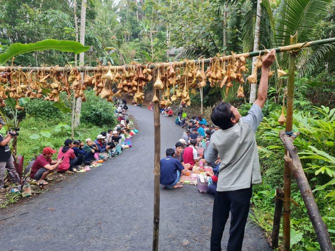 ritual sidekah kupat