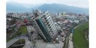 CEK FAKTA: Foto Bangunan Nyaris Roboh Ini Bukan Akibat Gempa Taiwan September Lalu