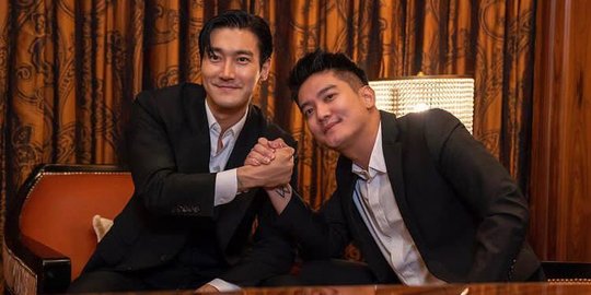 Bak Saudara Kembar, Ini Momen Pertemuan Boy William & Choi Siwon yang Langsung Akrab Bak Saudara Kembar, Ini Momen Pertemuan Boy William & Choi Siwon yang Langsung Akrab
