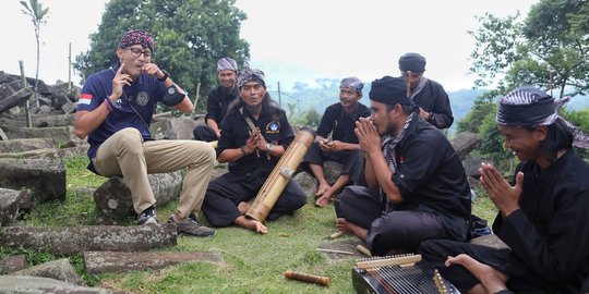 Saat Sandiaga Tertarik Jajal Musik Karinding sampai Mau Undang ke ADWI 2022