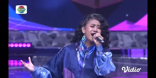 Ica Peserta D'Academy 5 Bawakan Lagu Tujuh Purnama, Soimah Sebut Jangan Banyak Gaya Ica Peserta D'Academy 5 Bawakan Lagu Tujuh Purnama, Soimah Sebut Jangan Banyak Gaya