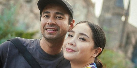 Deretan Foto Mesra Raffi Ahmad dan Nagita Slavina, Ada Pose yang Bikin Baper