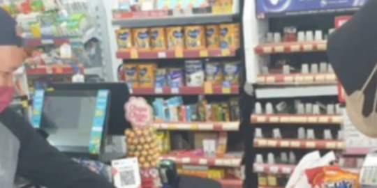 Pegawai Minimarket Sidoarjo Buka Pintu Lihat Tembok Berlubang, Uang & Rokok Amblas