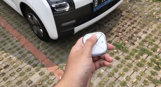 Menjajal Mobil Listrik Mini Wuling Air ev sambil Keliling Jakarta