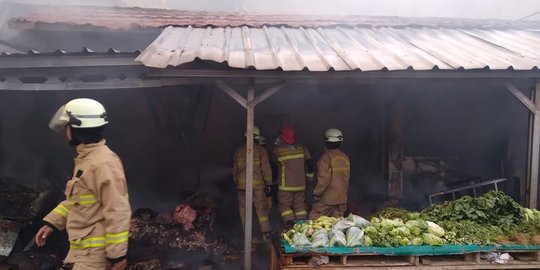 Puluhan Lapak dan Kios Pasar Sentiong Hangus Terbakar, Pedagang Rugi Jutaan Rupiah