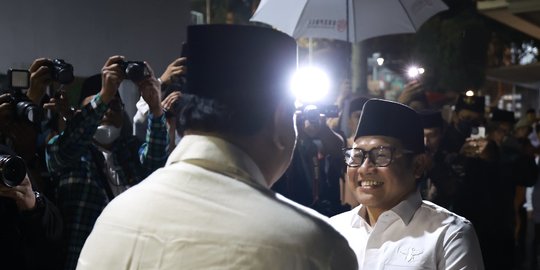 Pantun Prabowo untuk HUT Cak Imin: Naik Kereta Bawa Lilin, dari Surabaya ke Gresik