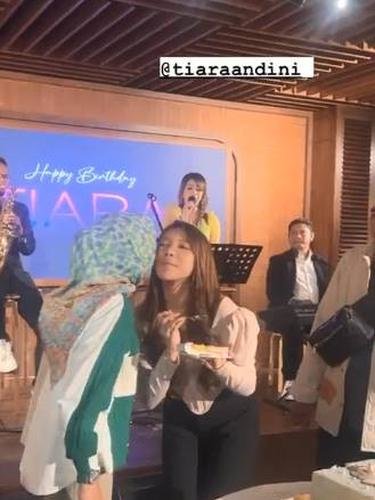 5 potret ulang tahun meriah tiara andini didampingi alshad ahmad