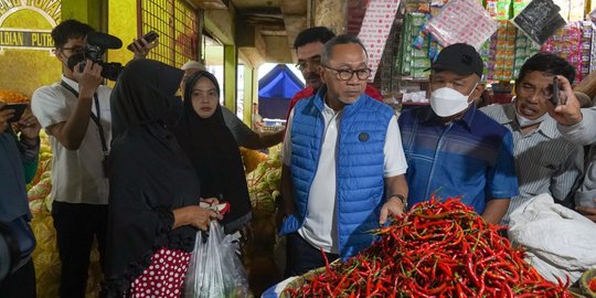 Mendag Zulhas Klaim Berhasil Stabilkan Harga Bahan Pokok dalam 100 Hari