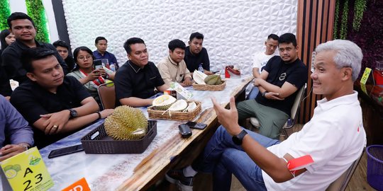 Didampingi Bobby, Ganjar Diskusi Bahas Energi Terbarukan dengan Mahasiswa di Medan