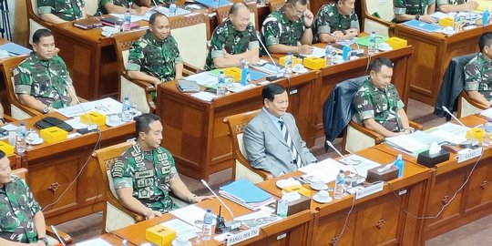 Panglima TNI dan Kasad Kompak Dampingi Menhan Rapat dengan Komisi I DPR
