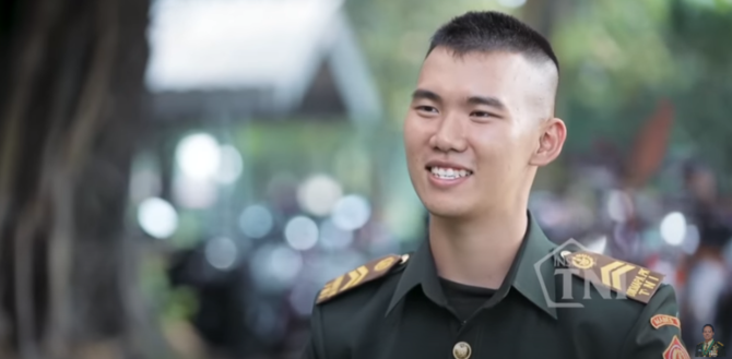 letda ckm alfred keturunan china jadi sorang prajurit tni