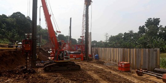 Pembangunan Sistem Penyaring 52 Ton Sampah di Kali Ciliwung