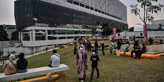 Menikmati Sore Hari di Taman Ismail Marzuki