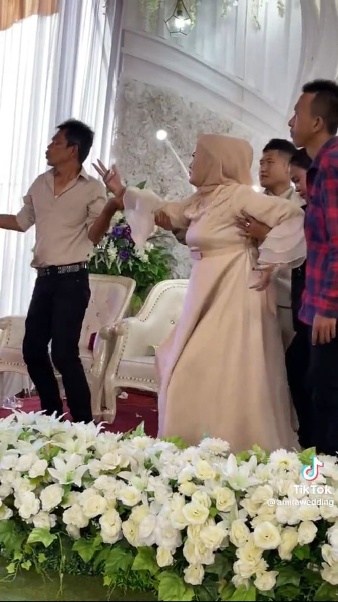 viral pengantin wanita diduga kesurupan di pelaminan bikin merinding