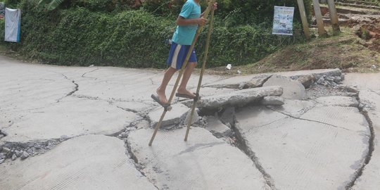 Pergeseran Tanah Bojongkoneng Berpotensi 'Telan' Bangunan Sekitarnya