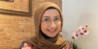 Ragam Gaya Desy Ratnasari Santap Tiramisu, Tetap Terlihat Anggun Cantiknya Awet