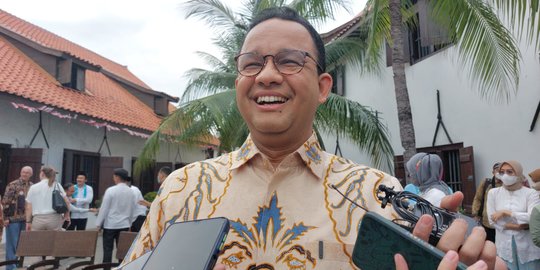 Curi Perhatian, Intip 5 Potret Anies Baswedan Jadi Sopir Angkot