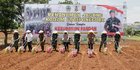 Tanam Bibit Jagung di Lahan TNI, Ganjar Fokus Perkuat Ketahanan Pangan