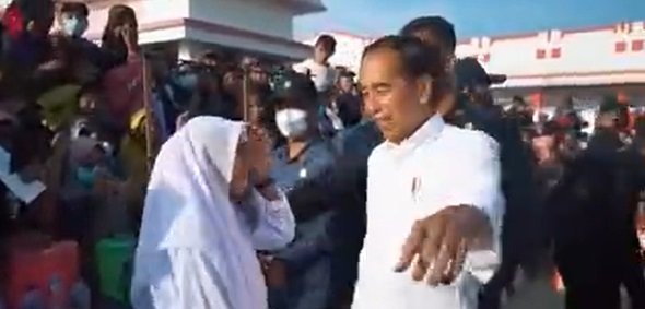 momen kocak siswi marah ke jokowi saat kunjungan kerja