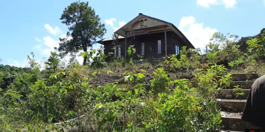 Penampakan Pulau Kecil Tak Berpenghuni, Ada Rumah Terbengkalai & Landasan Helikopter