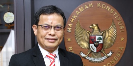 Profil Guntur Hamzah, Hakim MK Pengganti Aswanto Peraih Anugerah dari Jokowi