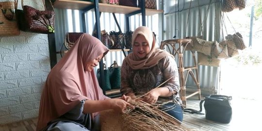 Kisah Mantri BRI di Banjar Dampingi Masyarakat Melek Digital