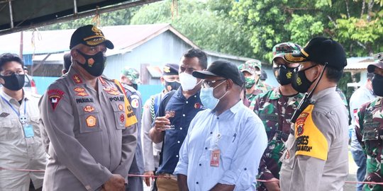 Paulus Waterpaw Minta TNI-Polri Evakuasi Para Korban dan Tangkap KKB