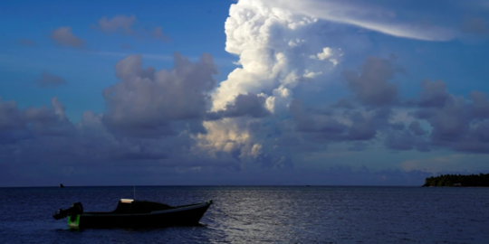 Habis Gunung Meletus Terbitlah Pulau Baru di Laut Pasifik