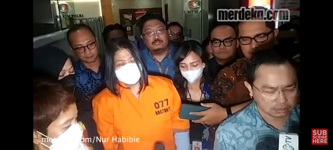 putri chandrawati pakai baju tahanan ini potretnya