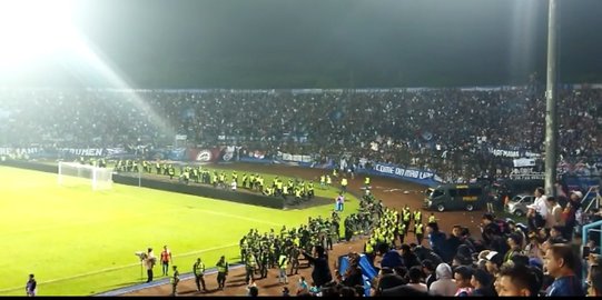127 Orang Tewas Buntut Kerusuhan Arema vs Persebaya, Liga 1 Dihentikan Sepekan