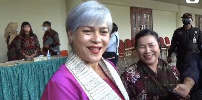 Irma Hutabarat Ajak Ibu & Kekasih Brigadir J ke Monas, Pesona Vera Curi Perhatian