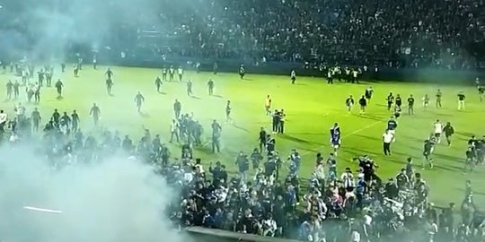 Ricuh Usai Laga Arema FC vs Persebaya, Warganet Berduka